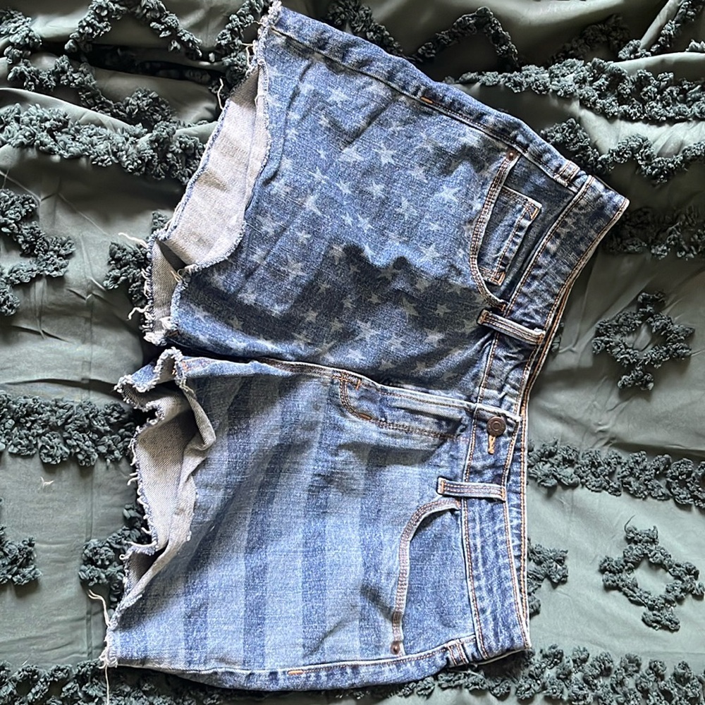 Old Navy high rise shorts. Patriotic themed size 12.